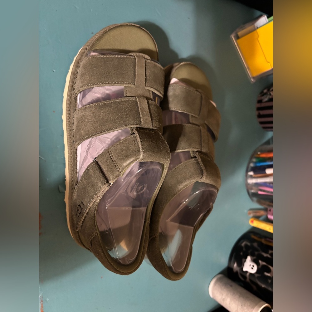 UGG Goldenstar Strap Sandal - Picture 5 of 6